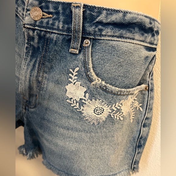 Abercrombie & Fitch Embroidered Denim Shorts - Picture 2 of 3